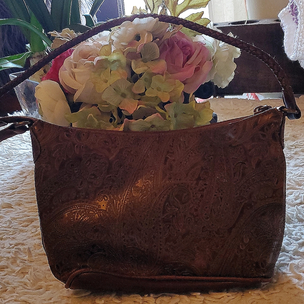 Small relic vintage brown handbag